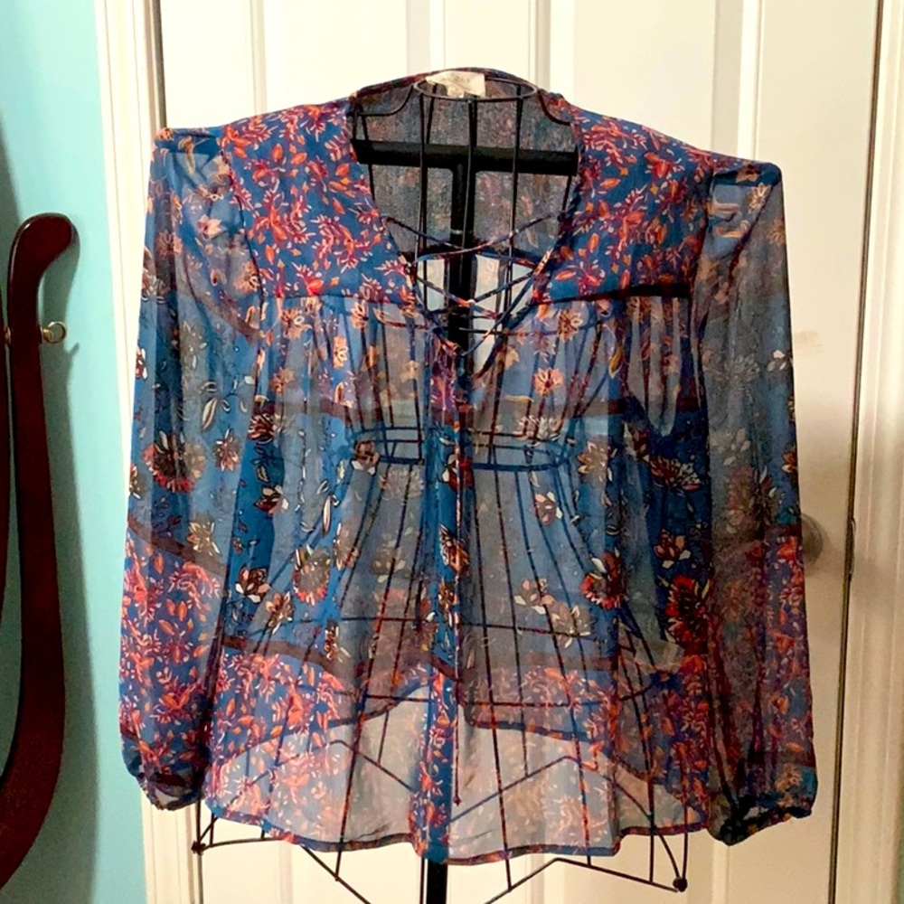 Everly by Francesca’s floral sheer blouse Med